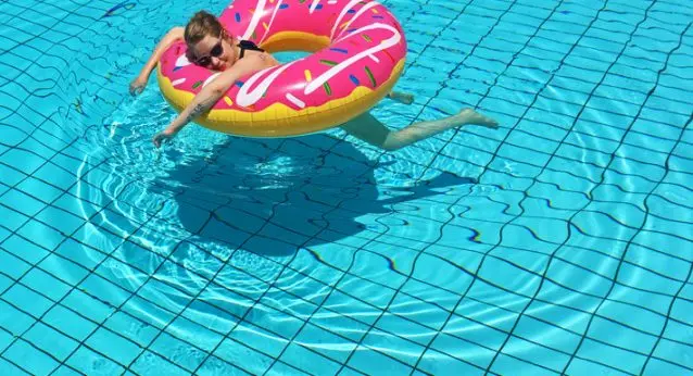 Babymoon Griechenland Urlaub Schwangerschaft Sommerurlaub Pool