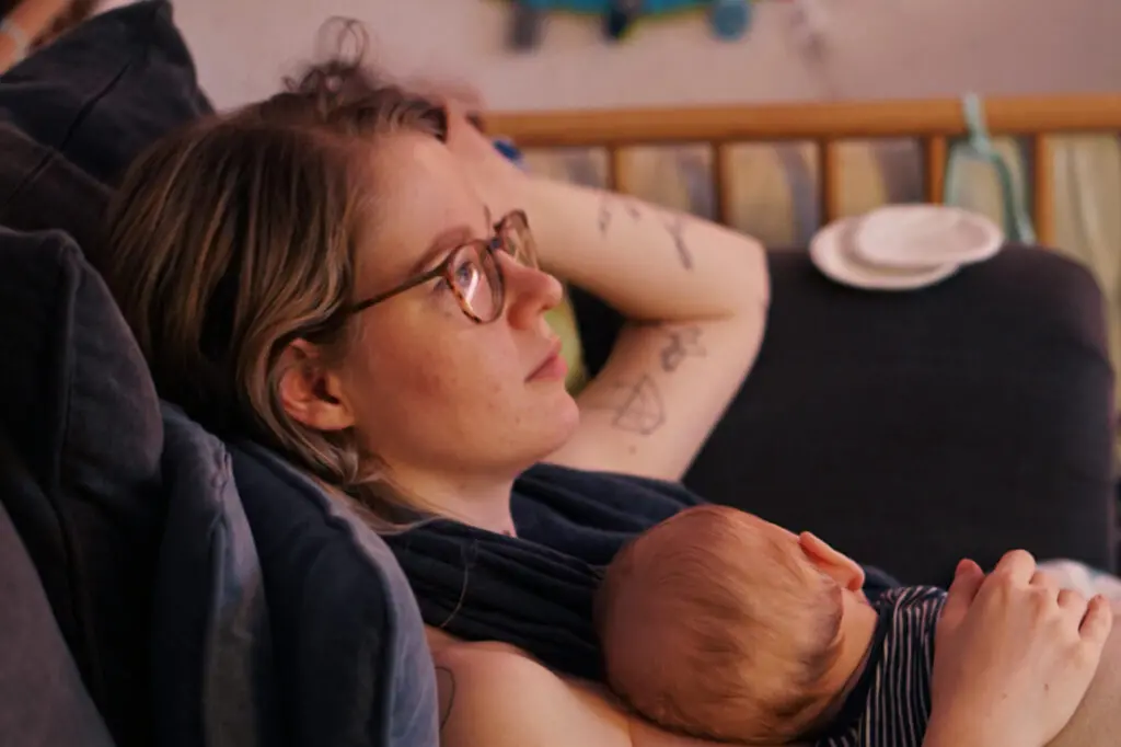 Mutterschaft Schwierigkeiten Stillen Stillprobleme Gedanken